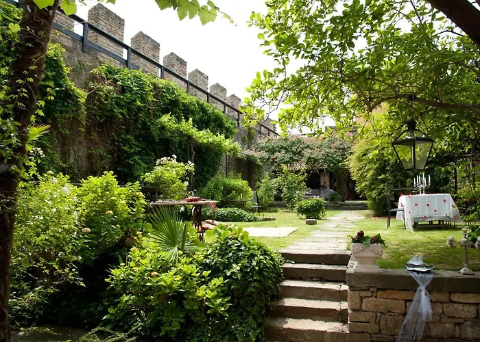 Oda ve Kahvaltı Castello Di